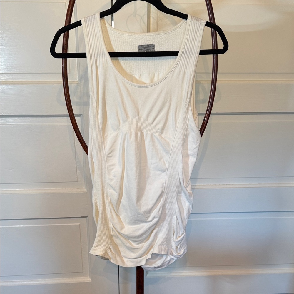 Athleta Ruched Tank Top Cream Sleeveless Athletic Top Built In Shape Women’s S